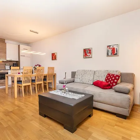 Enjoythealps - In-ski Out